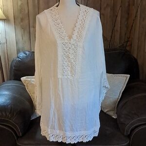Chico's White Embroidered Lace Floral  Accent Tunic Side Split Boho Euro Summer